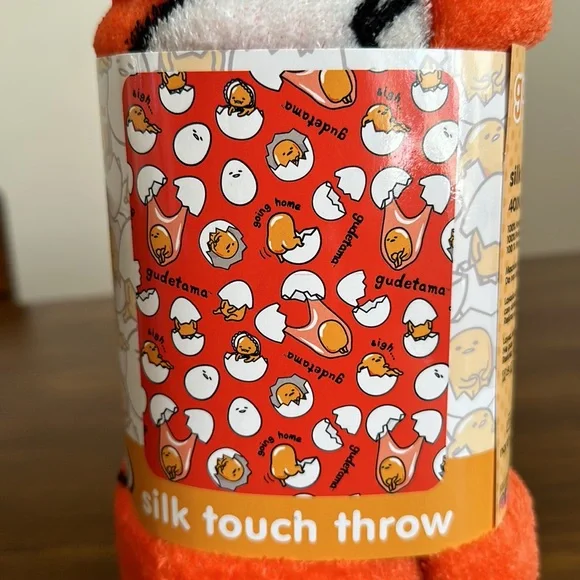 Sanrio Gudetama The Lazy Egg Throw Blanket 40x50 inches Silk Touch NWT - Picture 3 of 5